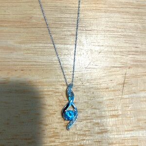 Blue pendant necklace